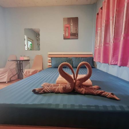 In Love Resort Chainat Exterior photo