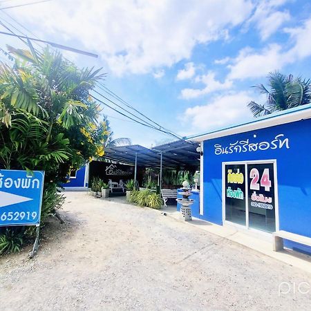 In Love Resort Chainat Exterior photo