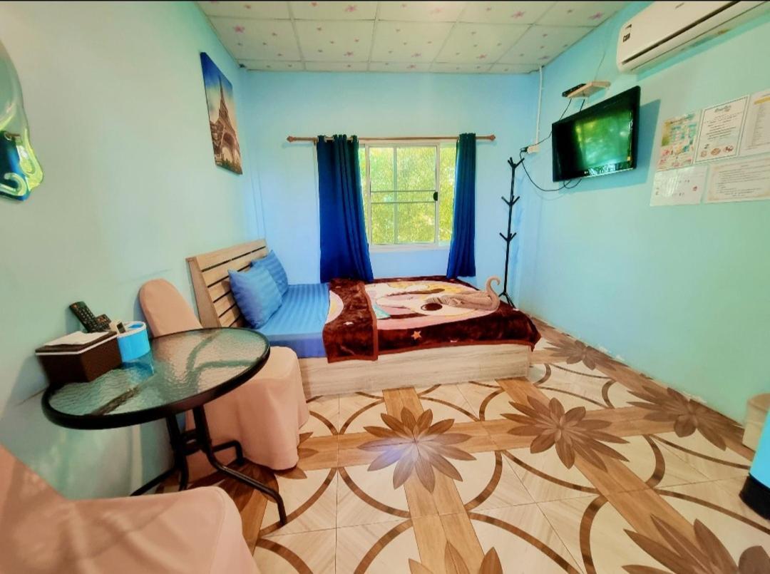 In Love Resort Chainat Room photo