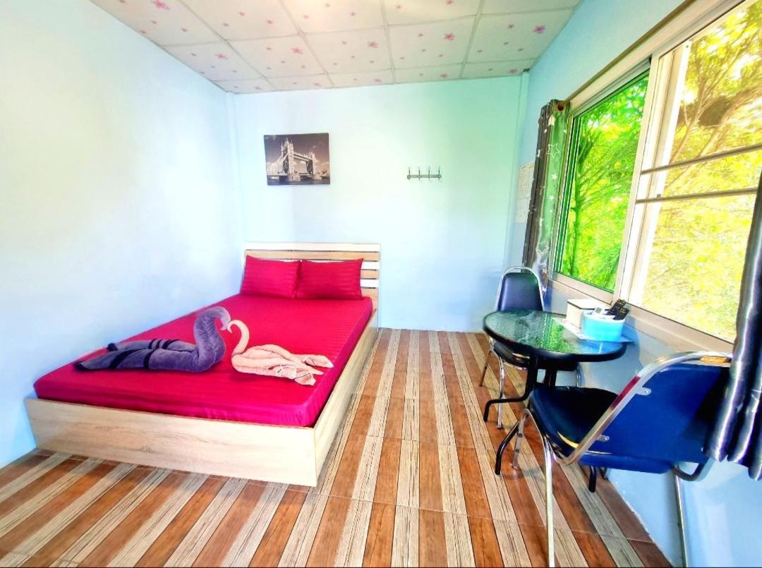 In Love Resort Chainat Room photo
