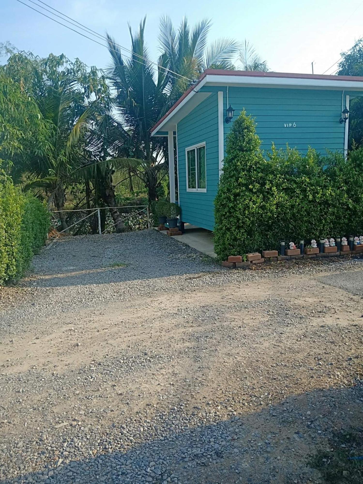 In Love Resort Chainat Exterior photo